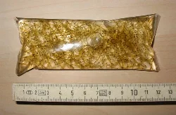 A pouch typically costs 8-10 DKK. It can quickly become expensive if you have many greedy fish like cichlids.